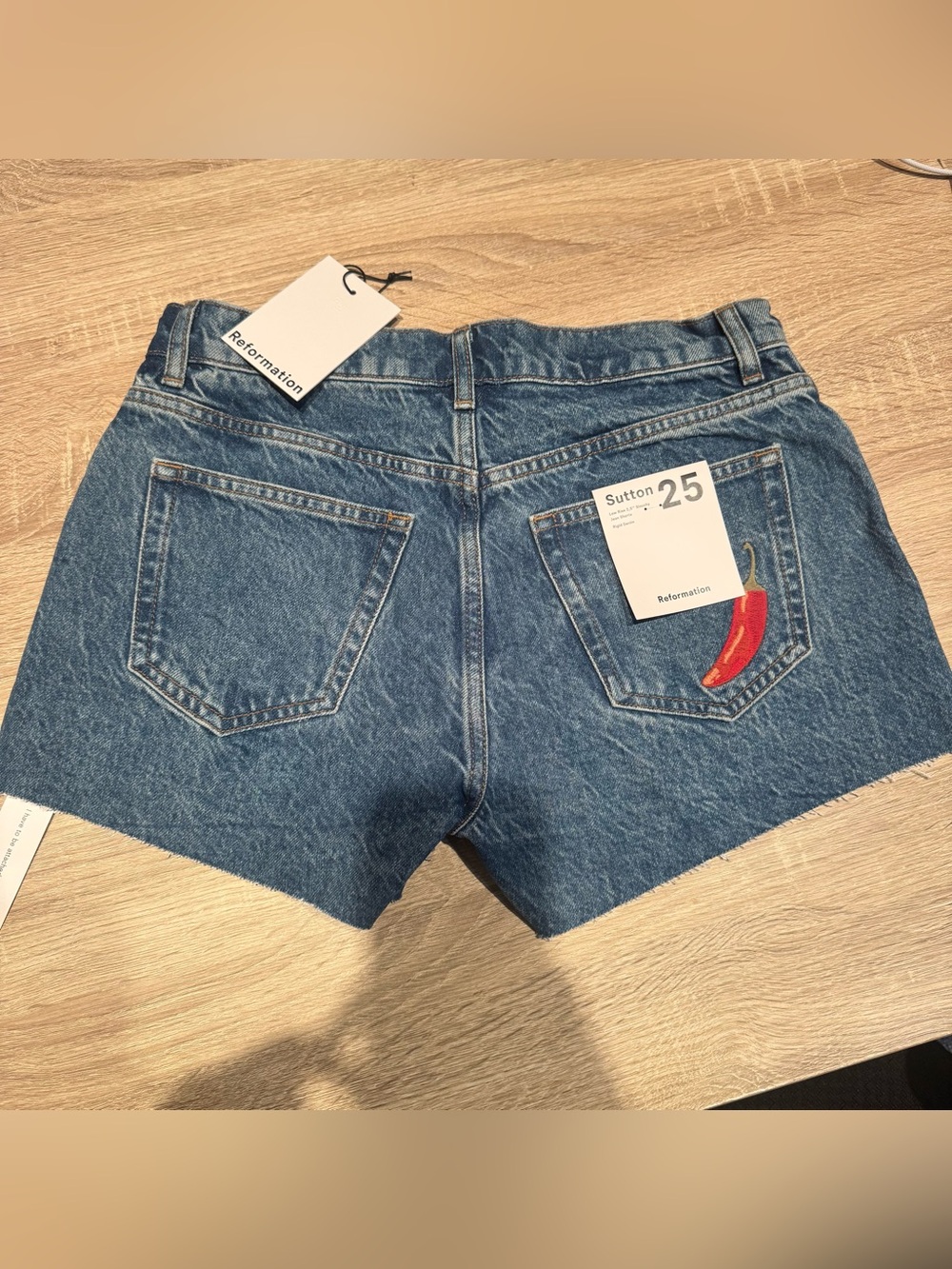 NWT Reformation Sutton Low Rise 2.5 Slouchy Jean Shorts Pepper 25 - Picture 9 of 9